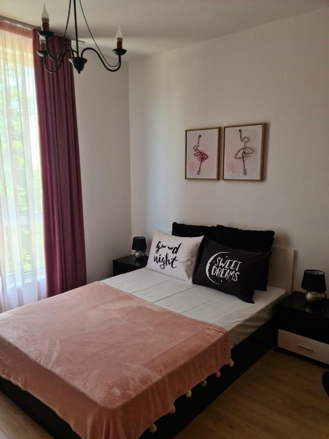 Rose Studio Apartment Бургас Екстериор снимка